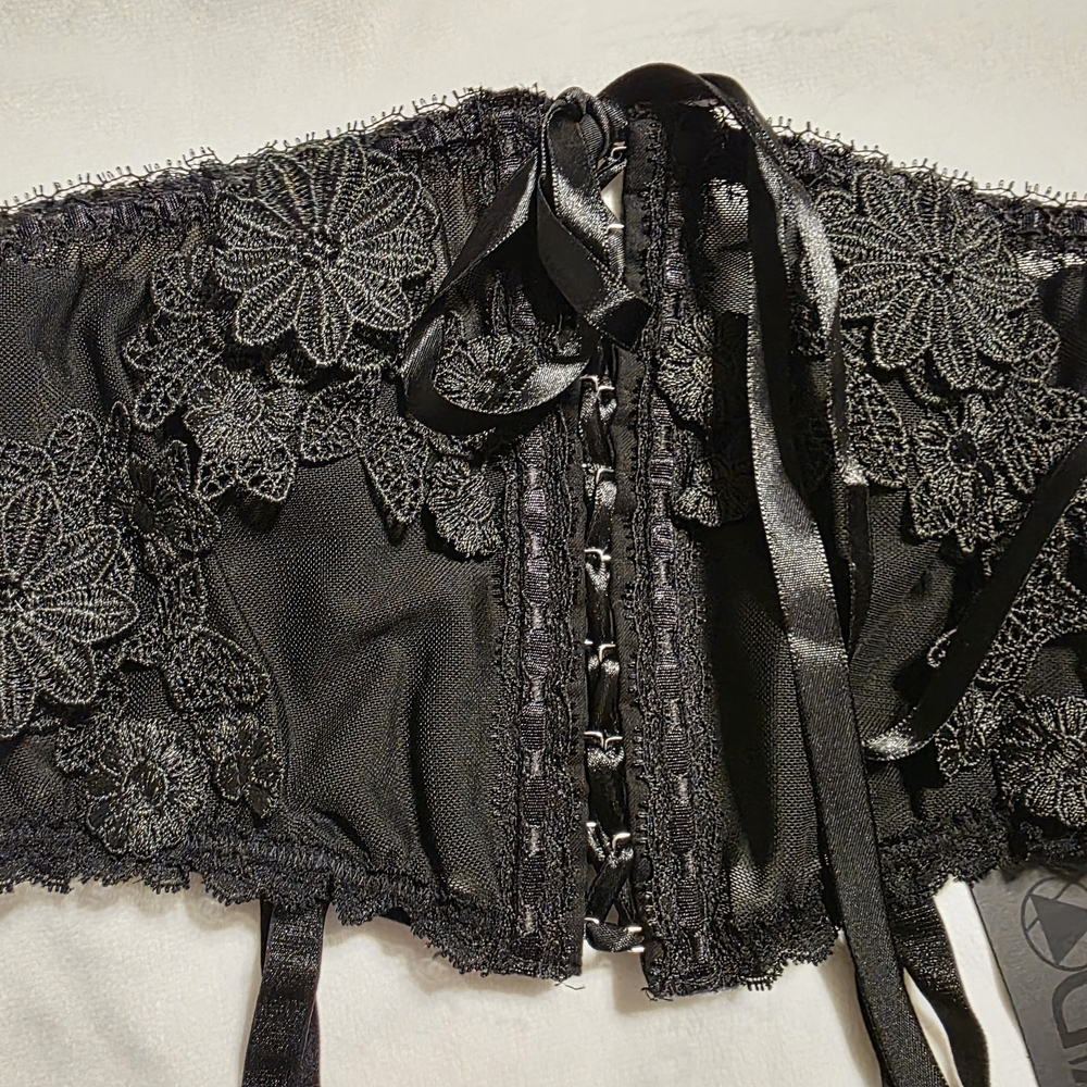 Elegant Black Lace Waist Cincher
